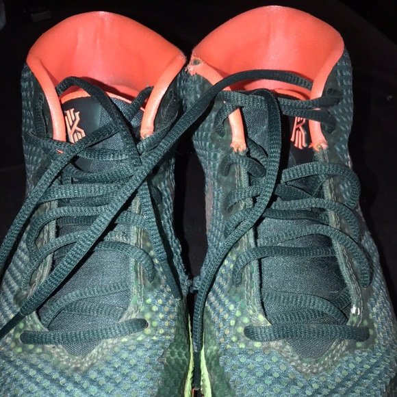 Nike Kyrie 1 Venus Fly Trap - Picture 4 of 4